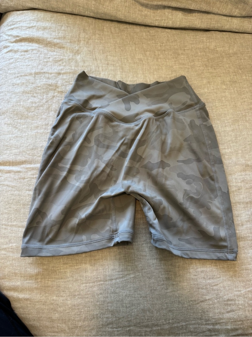 Yeoreo Gray Camo Spandex Cinched Shorts